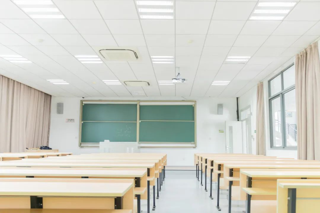 广州要求小学生每天睡10小时,家长:“好!难……” 广州要求小学生每天睡10小时,家长:“好!难……”