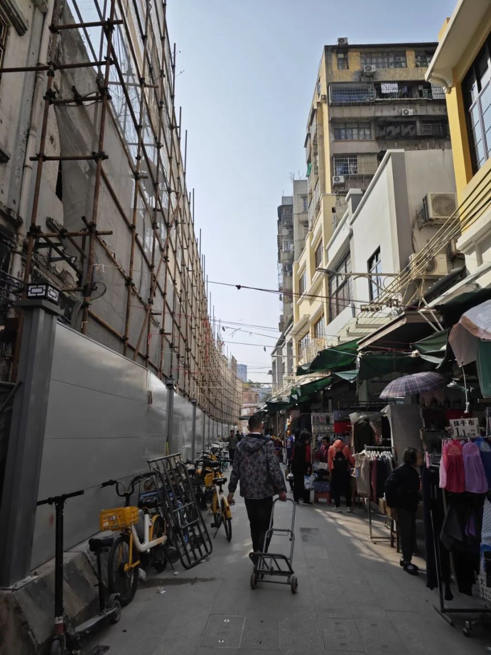 北京路225号变“红”:有助旅游还是破坏历史? 北京路225号变“红”:有助旅游还是破坏历史?