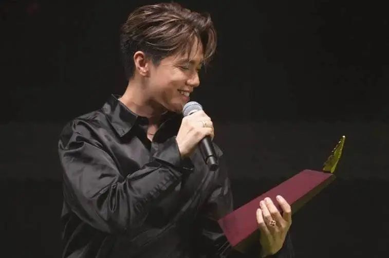 “叱咤”颁发香港乐坛2023成绩单，广州歌手竟成大赢家？