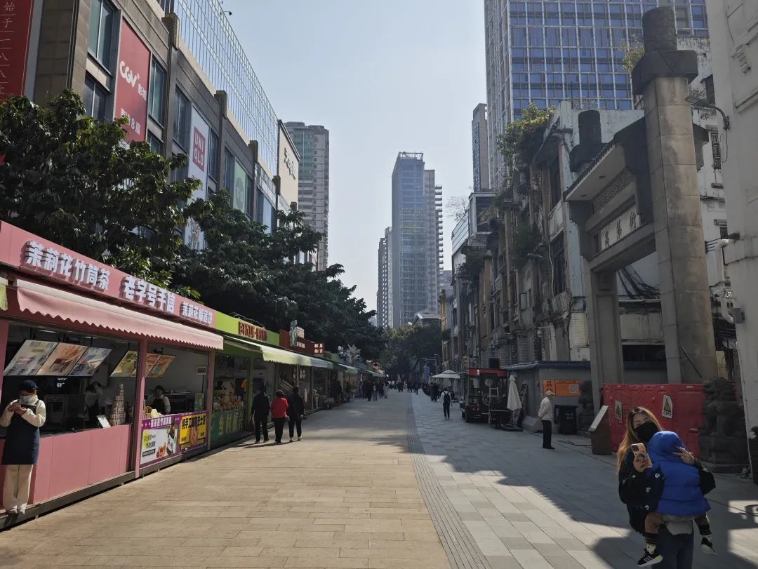 北京路225号变“红”:有助旅游还是破坏历史? 北京路225号变“红”:有助旅游还是破坏历史?