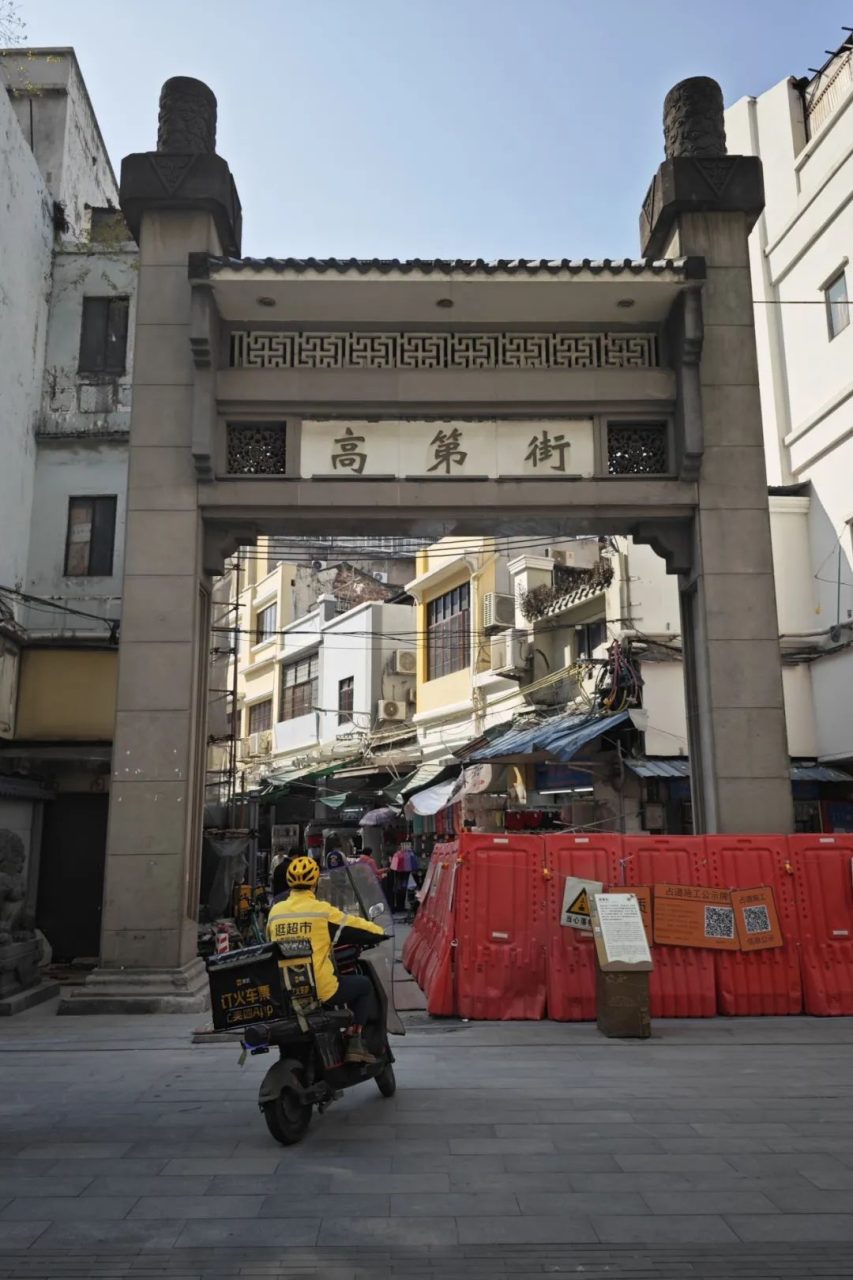 北京路225号变“红”:有助旅游还是破坏历史? 北京路225号变“红”:有助旅游还是破坏历史?