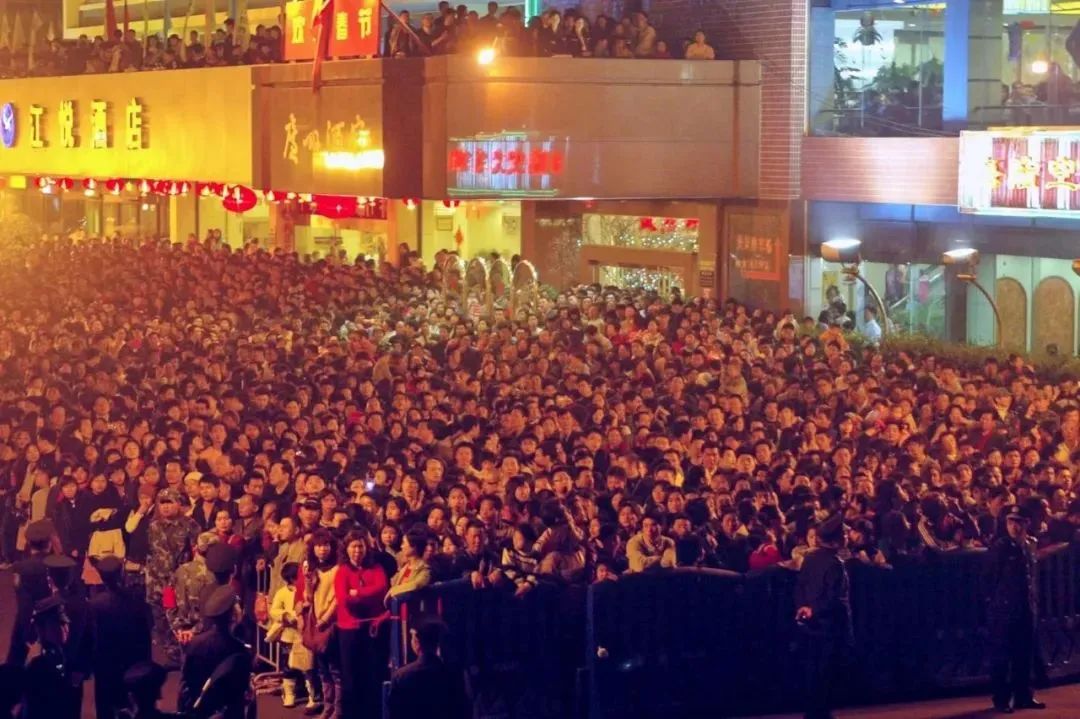 广州春节烟花汇演回归,解禁民间燃放指日可待? 广州春节烟花汇演回归,解禁民间燃放指日可待?