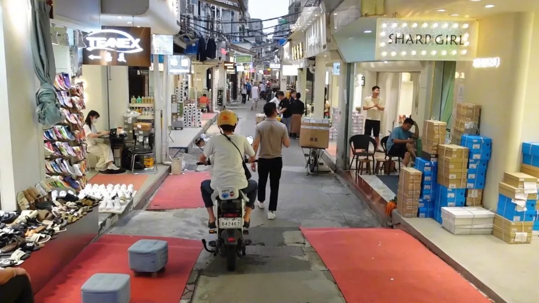 高第街:昔日高门宅第林立,如今内衣底裤批发 高第街:昔日高门宅第林立,如今内衣底裤批发