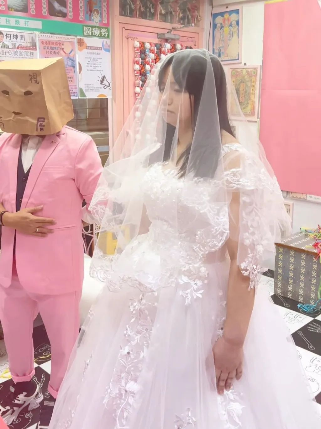 黄家驹墓碑被毁:坟场已成为网红流量密码? 黄家驹墓碑被毁:坟场已成为网红流量密码?