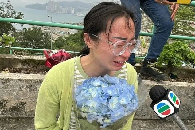 黄家驹墓碑被毁:坟场已成为网红流量密码? 黄家驹墓碑被毁:坟场已成为网红流量密码?