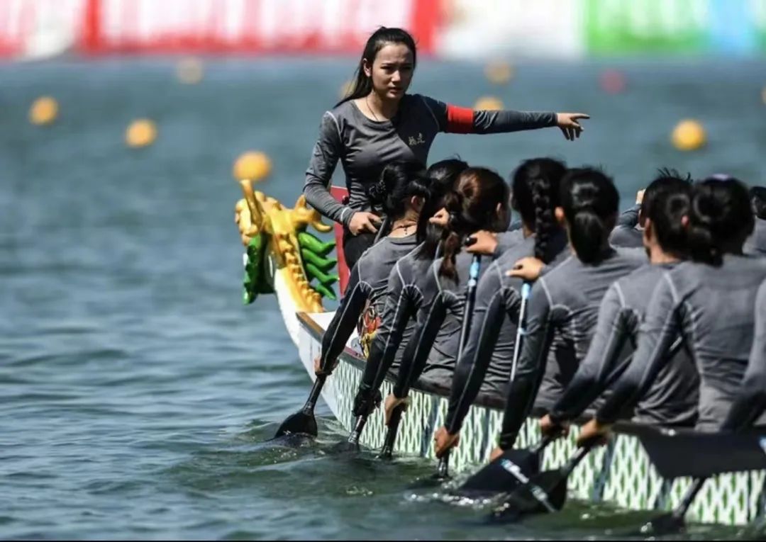 猎德龙舟变成比坚尼女郎的打卡道具，合适吗？