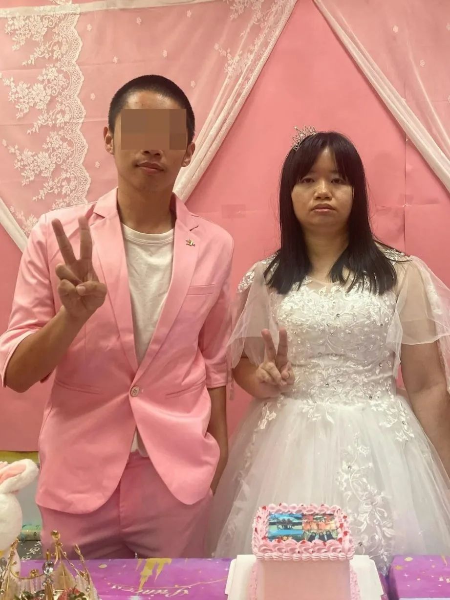 黄家驹墓碑被毁:坟场已成为网红流量密码? 黄家驹墓碑被毁:坟场已成为网红流量密码?