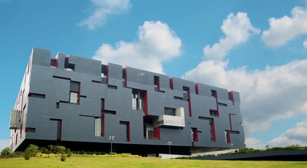 新能源遇上旧文物：省博物馆禁停规定是歧视还是保护？