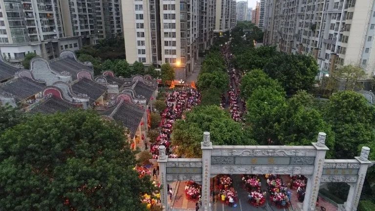 仔女不会讲粤语，父母将被祠堂打屁屁？