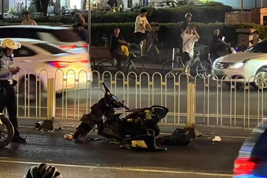 广州将实行最严“电鸡”新规,骑手成“弱势群体”? 广州将实行最严“电鸡”新规,骑手成“弱势群体”?