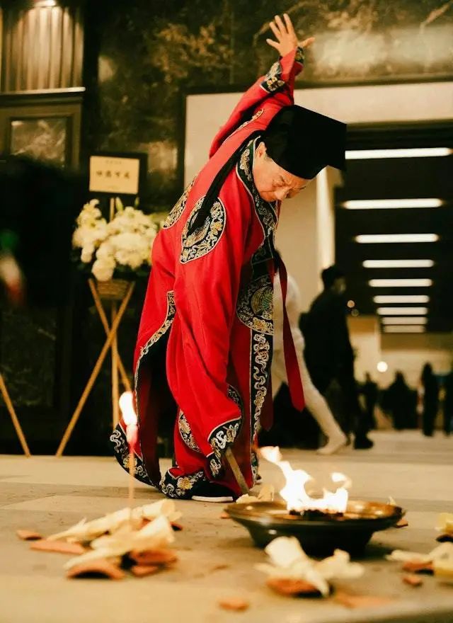 《破·地狱》破纪录：传统广东葬仪是迷信or风俗？