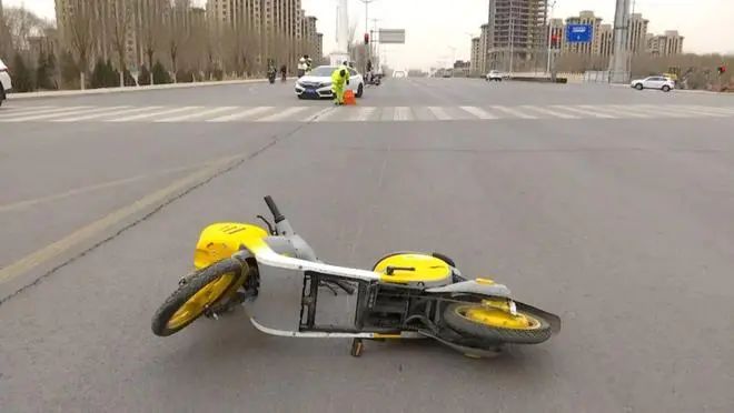 广州将实行最严“电鸡”新规,骑手成“弱势群体”? 广州将实行最严“电鸡”新规,骑手成“弱势群体”?