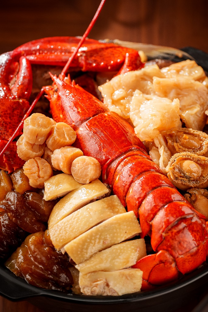 X:\F&B photos（请保留）\[中餐]\【四季中国】\美食达人TATA拍摄菜式\第三次合作（2024.4-1）四季中国&丽景殿 年夜饭\JPG\霸气龙皇盆菜 (1).jpg