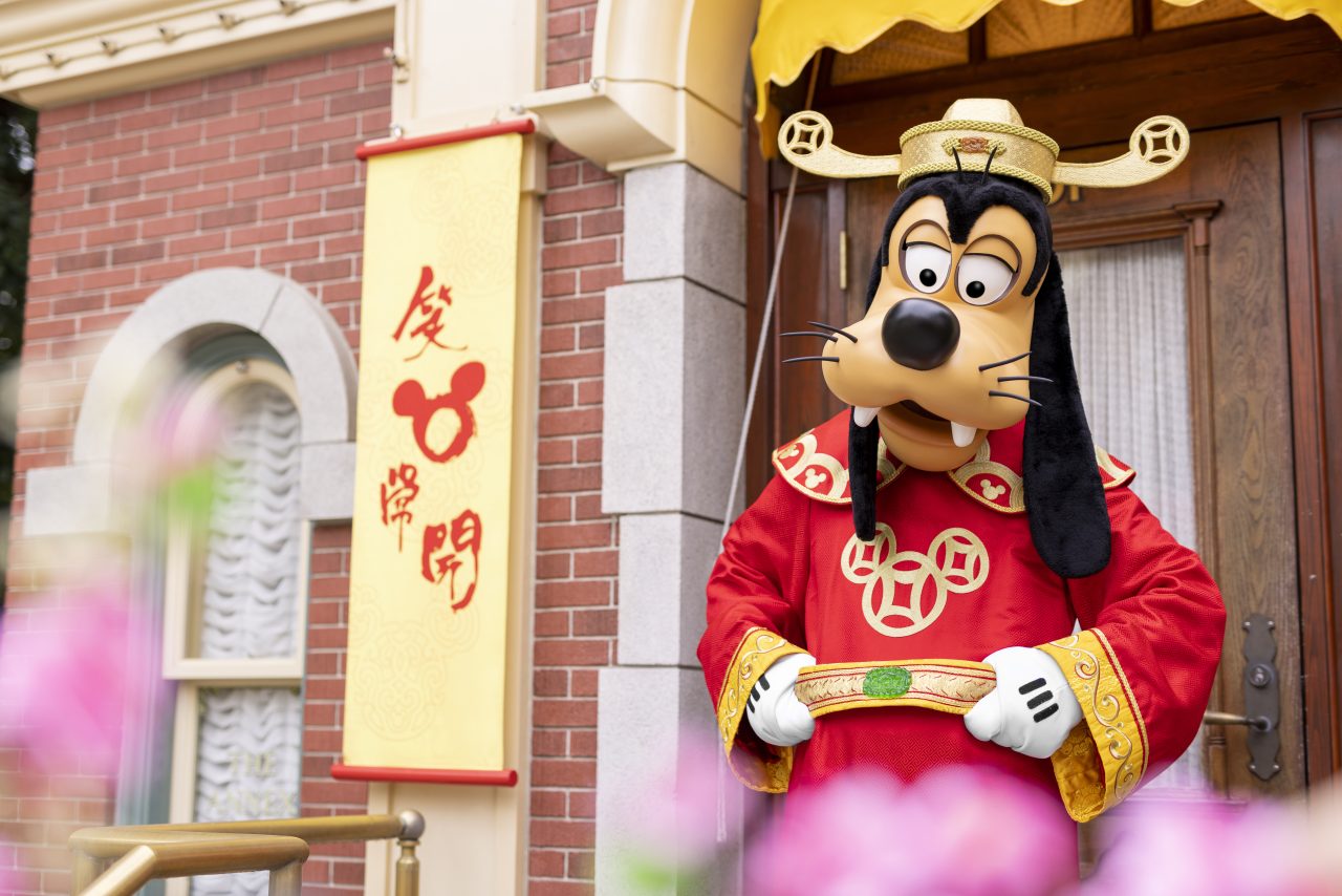 投入香港迪士尼乐园度假区“奇妙年年”马年新春庆祝活动，以度假式团圆自在开启奇妙2026年