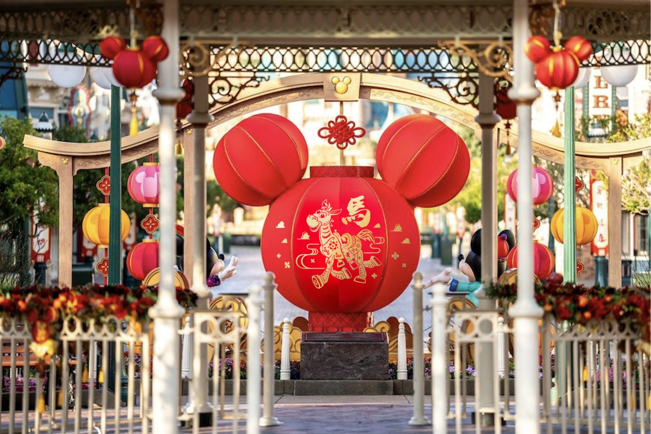 投入香港迪士尼乐园度假区“奇妙年年”马年新春庆祝活动，以度假式团圆自在开启奇妙2026年