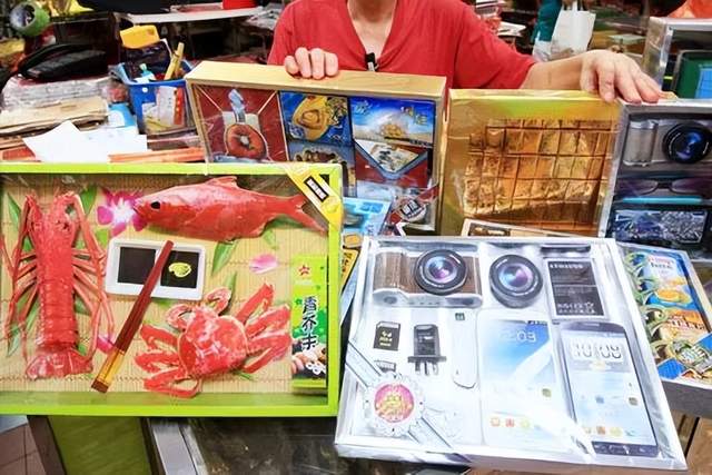 外国流行烧阴司纸：文化输出还是迷信出圈？