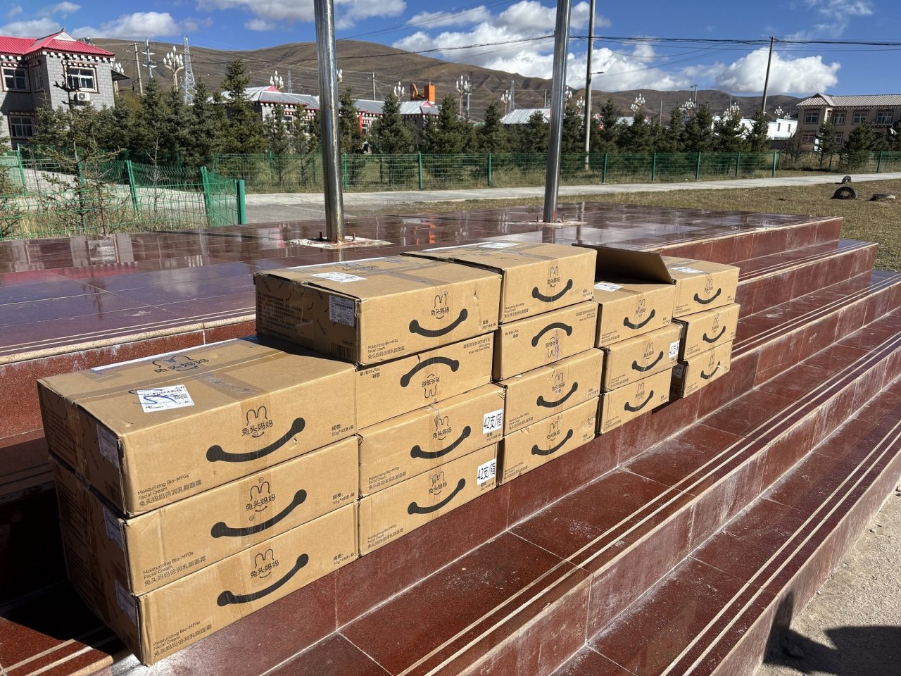 情暖高原 ：兔头妈妈守护青海儿童冬日肌肤