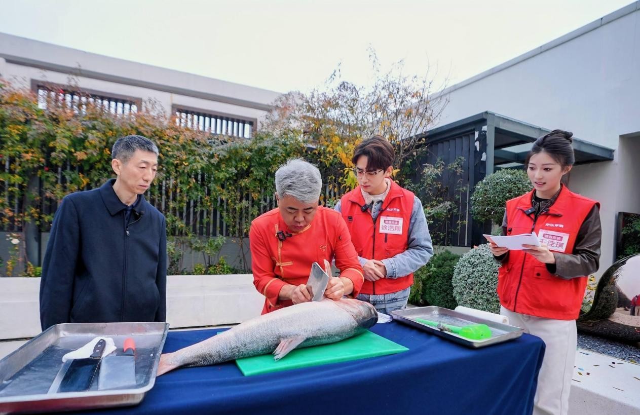 “头鱼”福运已送达！南京用户喜获2026年京东幸运“查鲤”，共享头鱼家宴