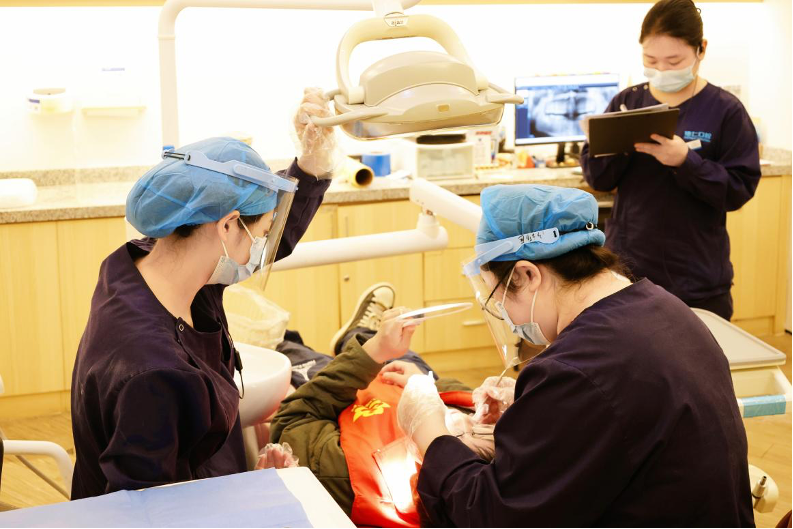 广州老字号企业:百年德仁口腔挂牌成为退役军人优待定点医院!