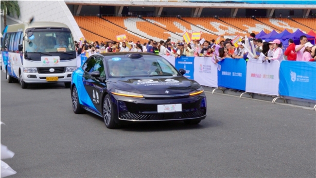 五运会火炬传递开跑，广汽集团董事长冯兴亚担任火炬手