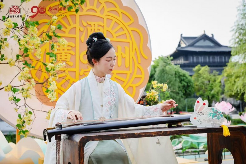 广州酒家携手广州市文化馆打造中秋游园会，让广大市民体验双节沉浸式游园！