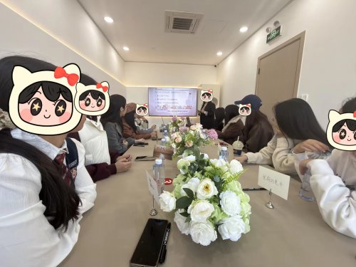 那天下班后，她们去演了一场关于自己的“戏”