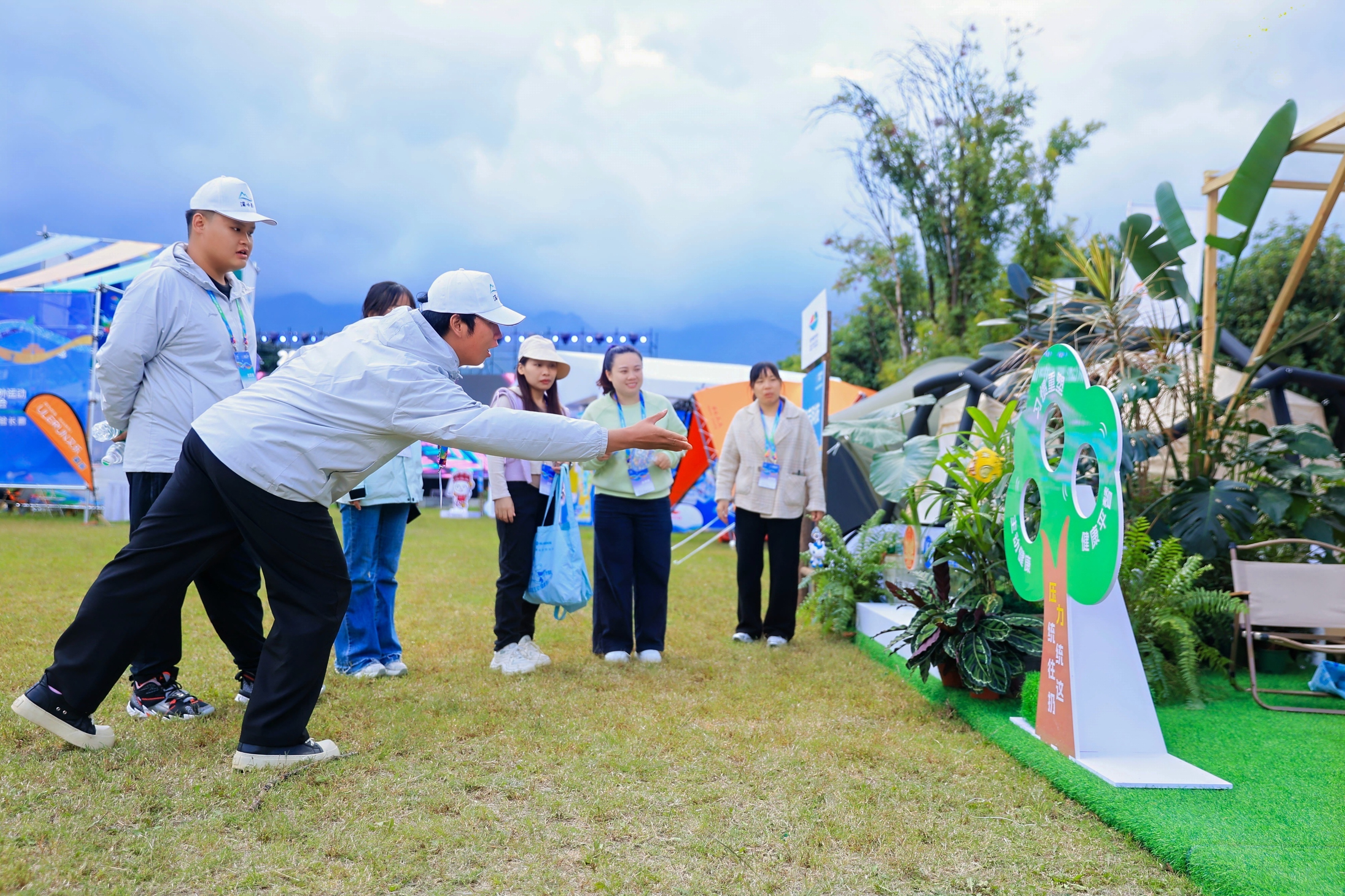 骏丰科技携“主动健康”产品亮相2025户外运动产业大会