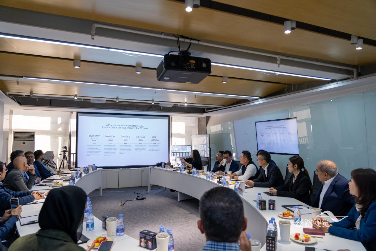 科威特商务代表团到访丝路视觉，深度考察数字孪生技术应用