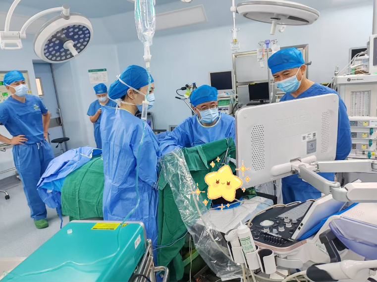 英国母子不远万里，只为赴深圳远东寻求2毫米的“中国方案”