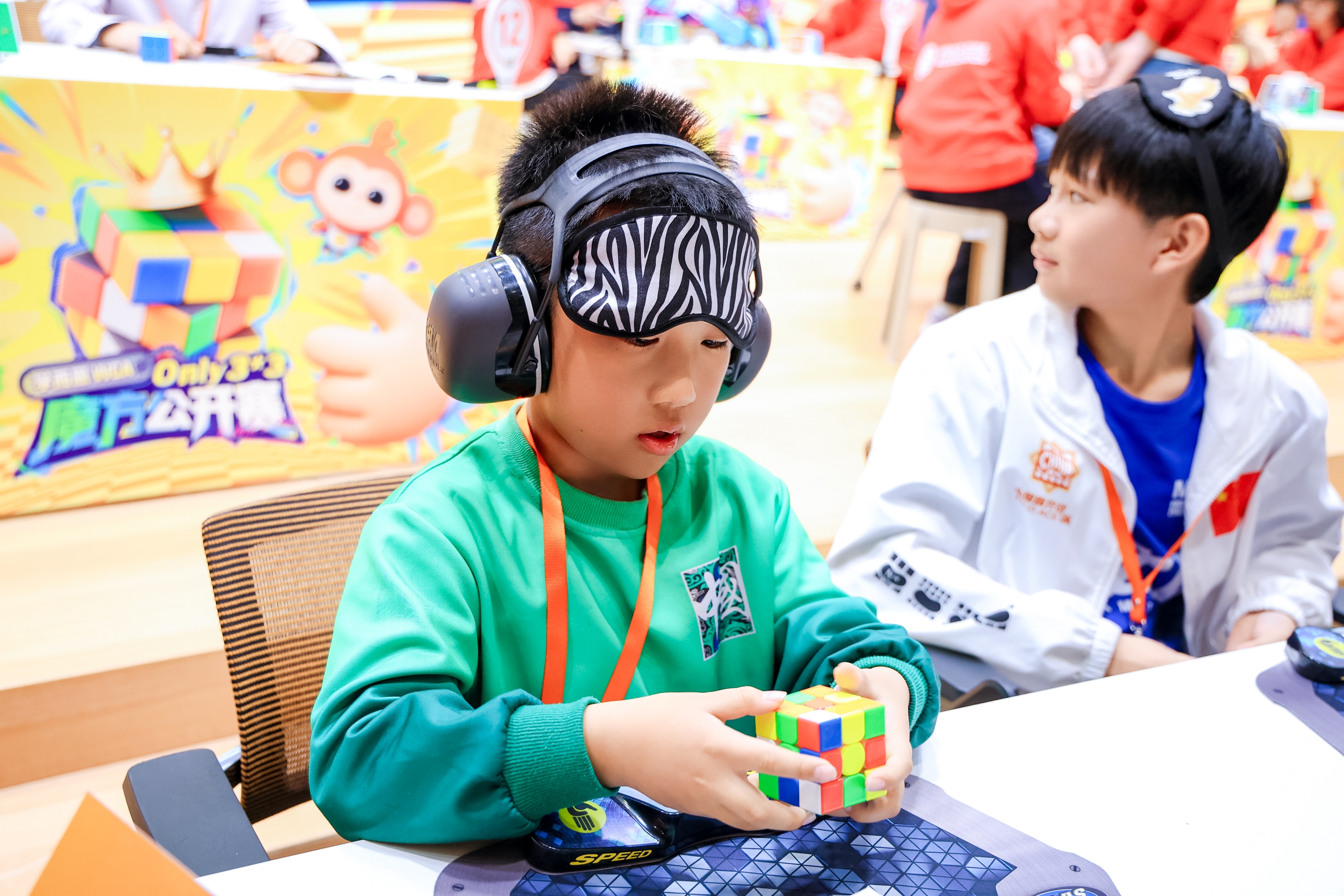 高手齐聚学而思×WCA三阶魔方公开赛，思维竞速燃动北京