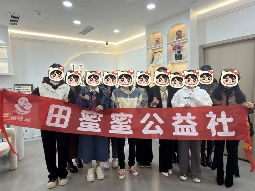 那天下班后，她们去演了一场关于自己的“戏”