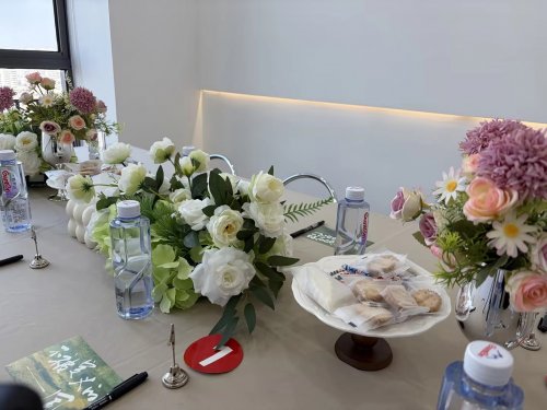 那天下班后，她们去演了一场关于自己的“戏”