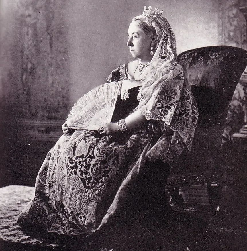 英国君主是英皇还是英王？为何中文翻译如此不一？