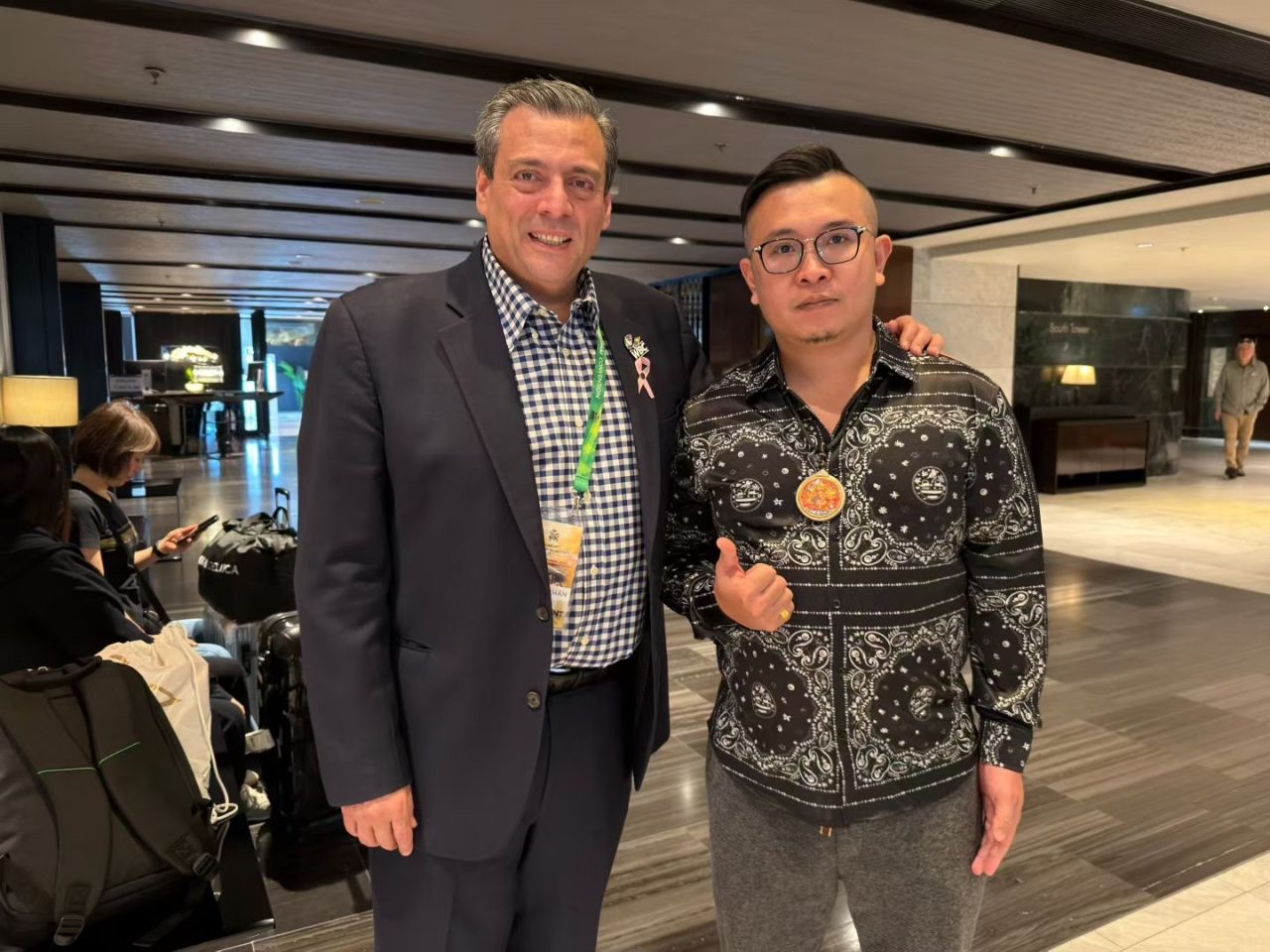 左：小・苏莱曼 右：吴昊