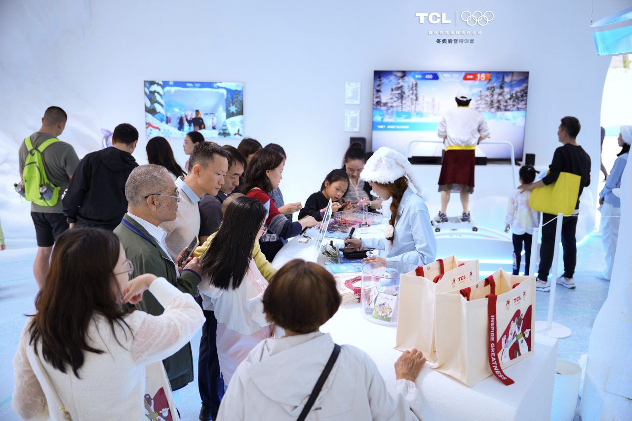 米兰冬奥倒计时:TCL冬日冰雪乐园开馆,以“愿为不凡”点燃冰雪热情