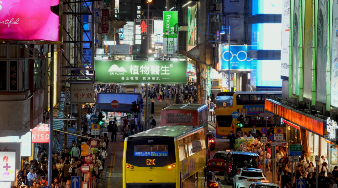 内地游客问：在香港为啥不能蹲？