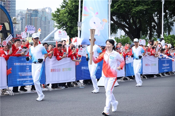 十五运会火炬手周立松：圣火“联通”湾区，绽放全运精彩