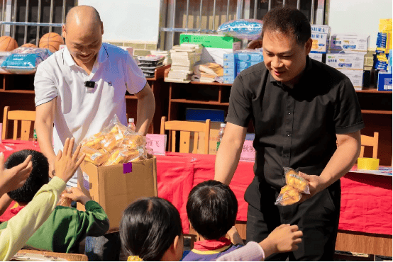 博蕊斯家居点亮求学成长之路,金秋送暖,博爱同行