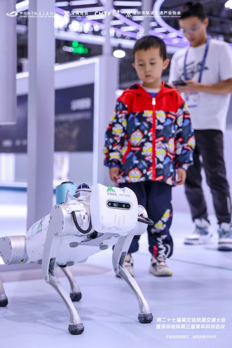 具身智能新标杆，越甲灵动机器人落地城轨运维