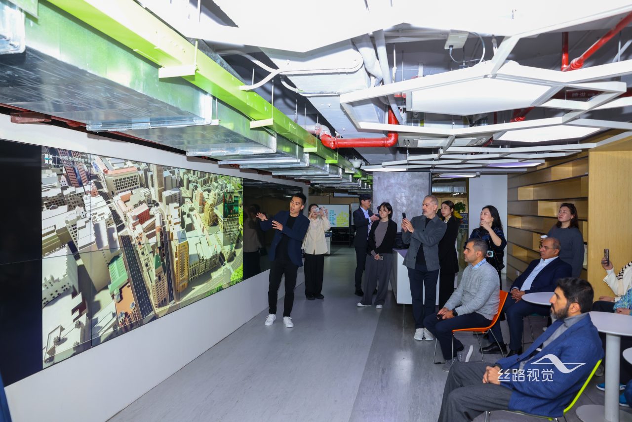 科威特商务代表团到访丝路视觉，深度考察数字孪生技术应用