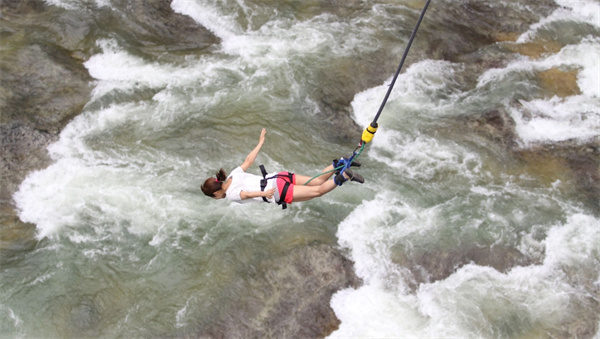 “窝囊旅游”的实用搭子，带来自在“松弛行”