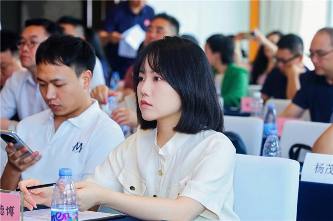 让创新闪耀世界 ——“2025贵在一心大湾区贵商首发大会” 新闻发布会隆重举行