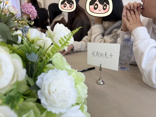 那天下班后，她们去演了一场关于自己的“戏”