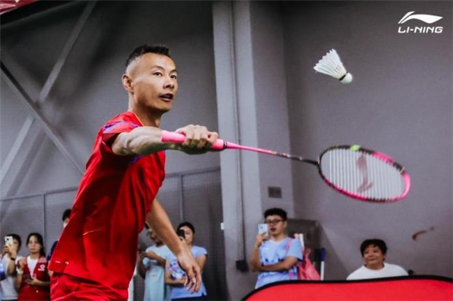 2025李宁杯羽毛球双打邀请赛深圳站开赛 世界冠军徐晨空降现场，与参赛选手共启羽球盛宴