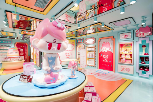 从巴黎时装周到广州艺术家街区，名创优品打造IP跨界新阵地