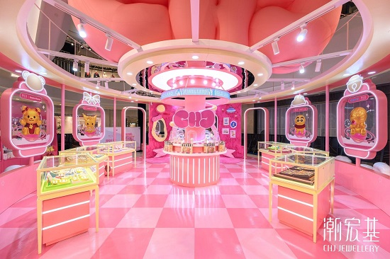 潮宏基×明星盟友：开启黄金IP体验新次元