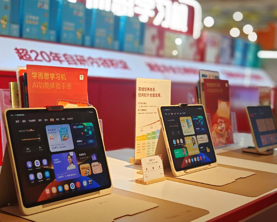 开启教育新生态，学而思学习机广州旗舰店焕新升级！