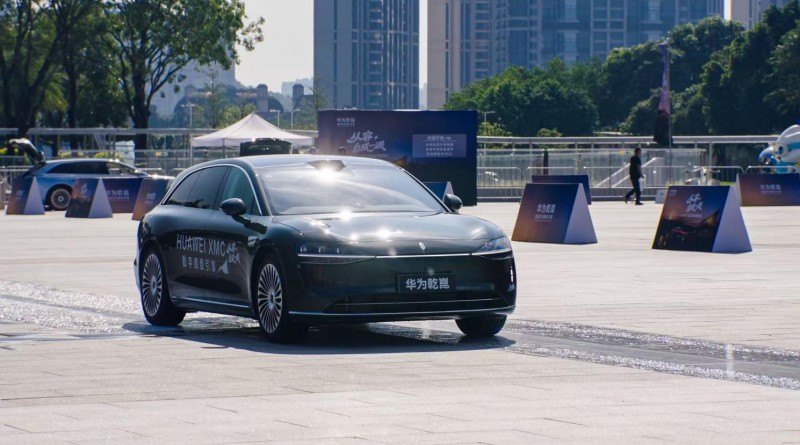 从容，自成一派，华为乾崑HUAWEI XMC全能试驾菁英汇，用科技赋能从容出行的“底气”