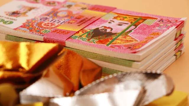 外国流行烧阴司纸：文化输出还是迷信出圈？