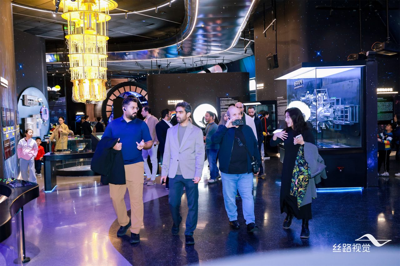 沙特文化部与皇家委员会考察团参访丝路视觉总部